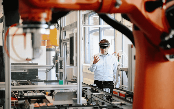 Man Demo Digital Twin Technology